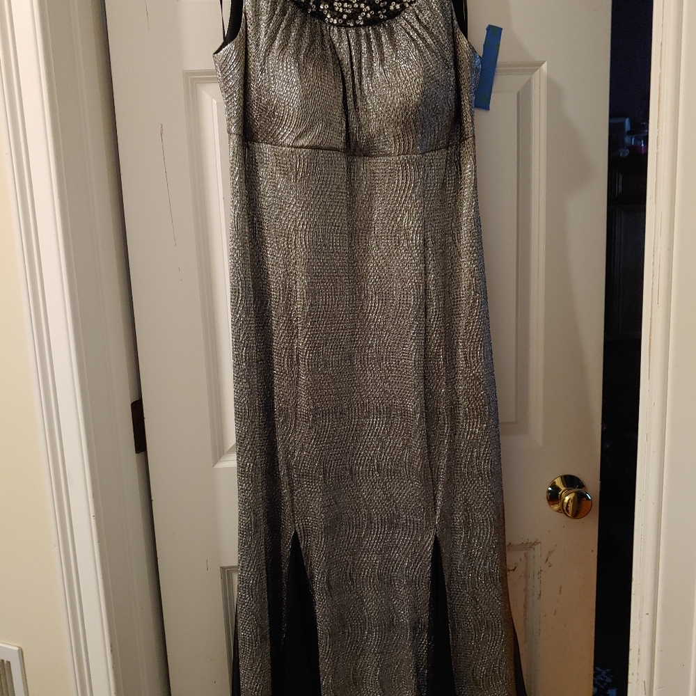 Gown - Picture 3 of 3